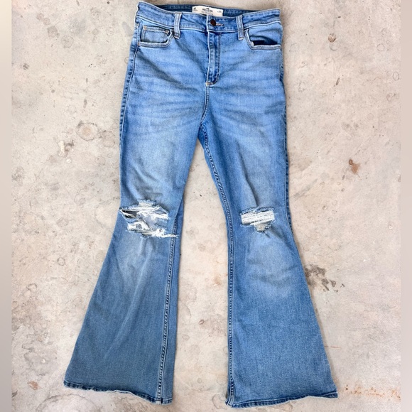 Hollister Denim - Hollister Distressed Curvy High Rise Flare Size 8/29S